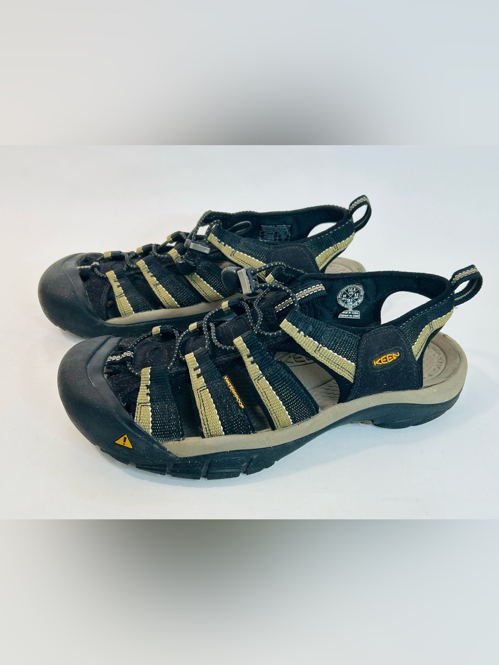 Keen Newport H2 Waterproof Hiking Sandals Black/Beige size 10.5